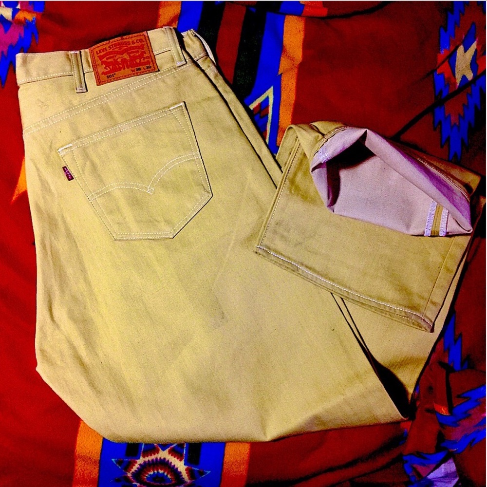 Levi’s bundle yellow and mint NWOT awesome for anytime